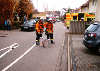 Angriffstrupp des Hirschlander TLF 16/25 in Bereitschaft